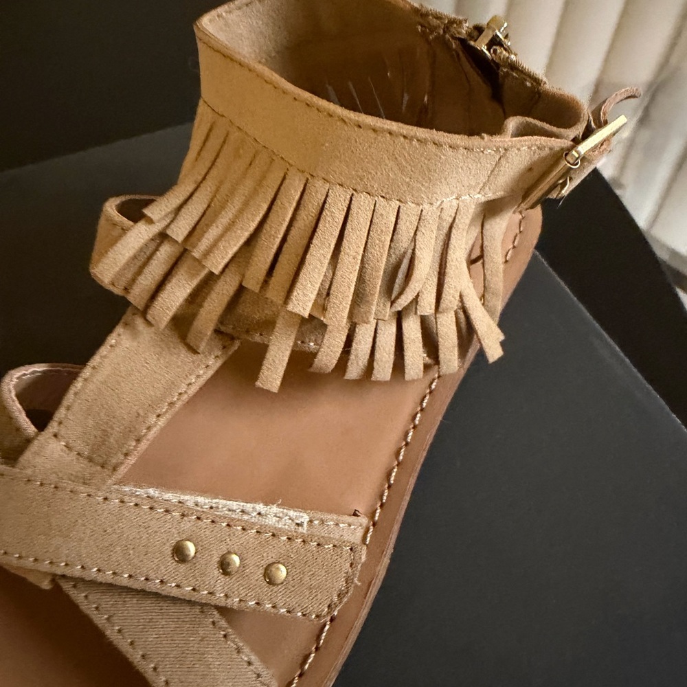 Kenneth Cole Reaction Beige Kids Sandals - Picture 4 of 8
